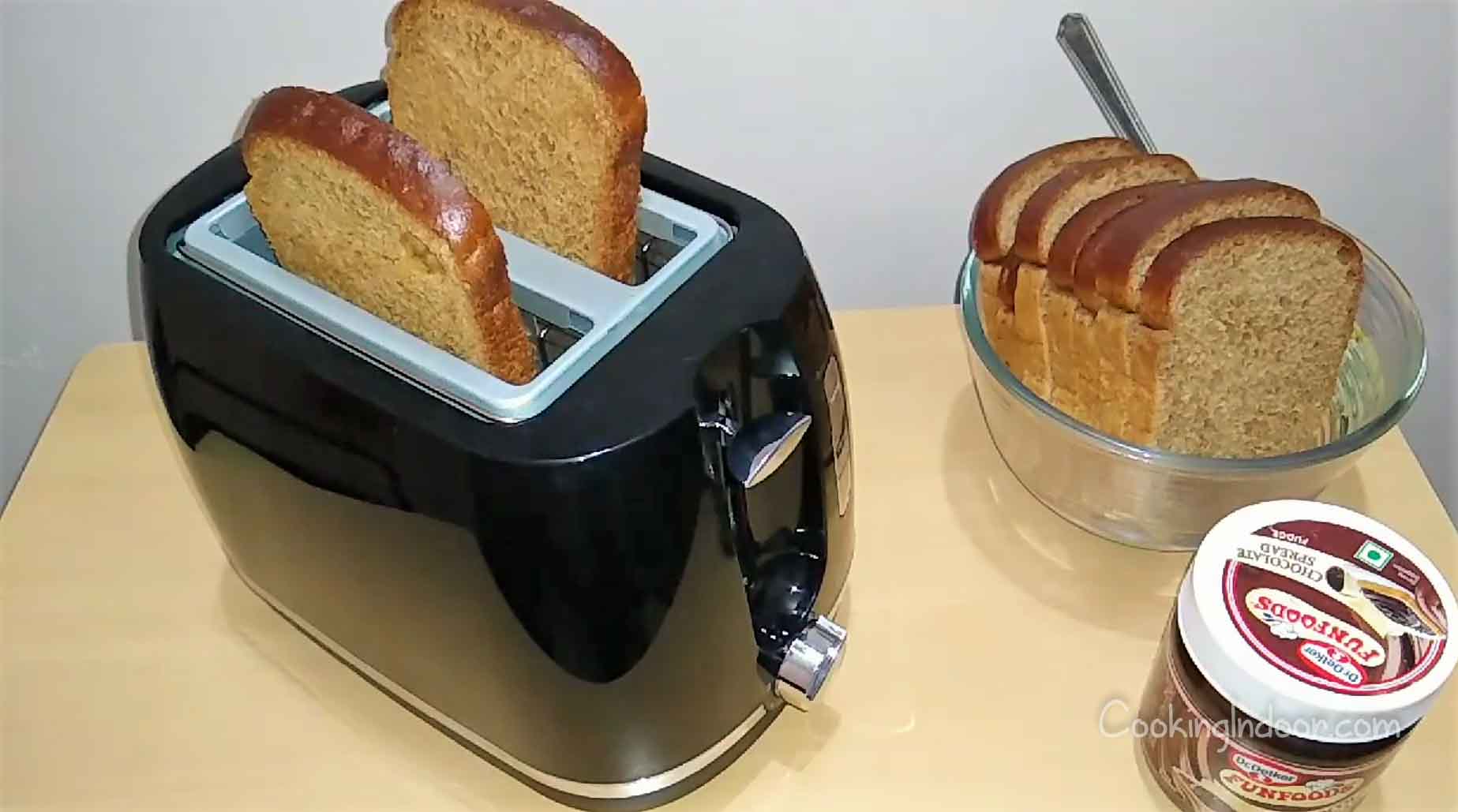 https://cookingindoor.com/wp-content/uploads/Best-Black-and-Decker-toaster.jpg